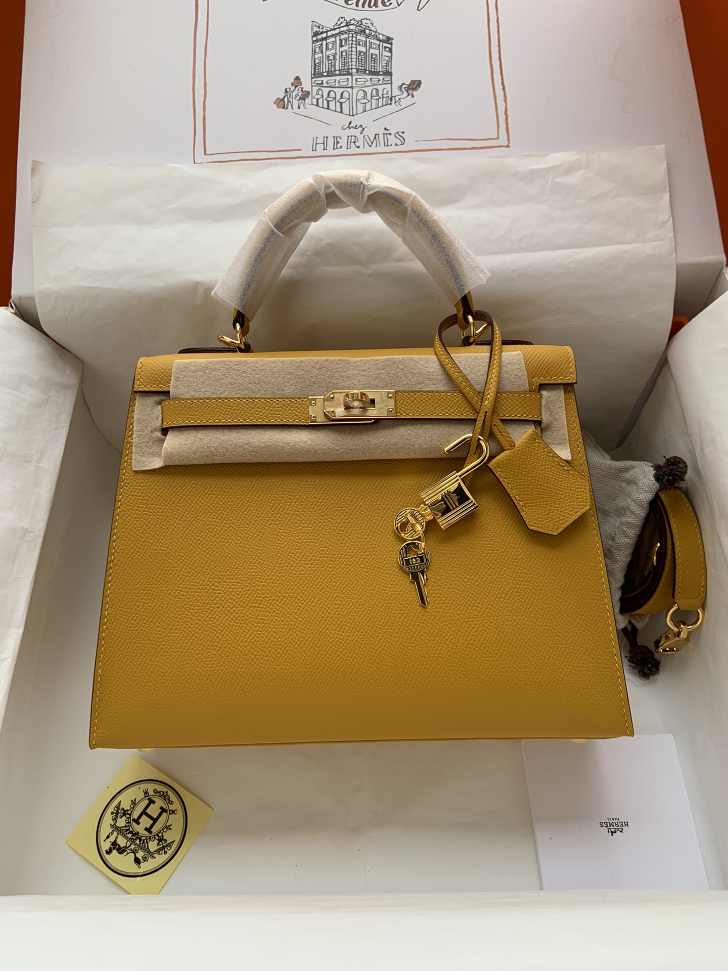 Hermes Kelly 25cm Handbag Shoulder Bag in Yellow Amber Epsom Leather